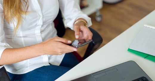 20241009-Comunicar_despido_email-520×272-1.jpg Es pot comunicar un acomiadament per correu electrònic? Llado Grup