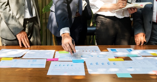 20241106 Reestructuracio_empresarial 520×272 Què és una reestructuració empresarial? Llado Grup