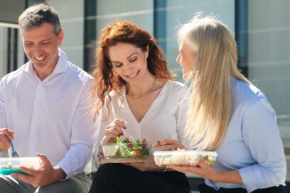 20251203 Pauses_dinar_laboral 520×272 Tiempo descanso y pausas durante jornada laboral. Llado Grup